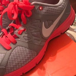 Women’s Nike Air Relentless 2 — Size 10